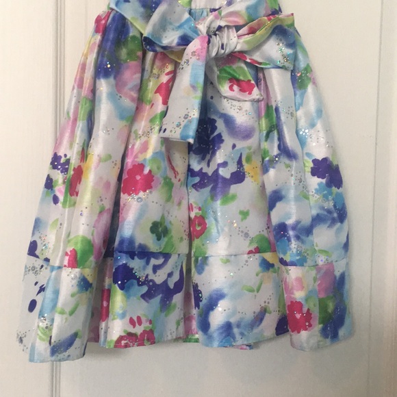 A special occasion white flower dress. - Picture 5 of 6